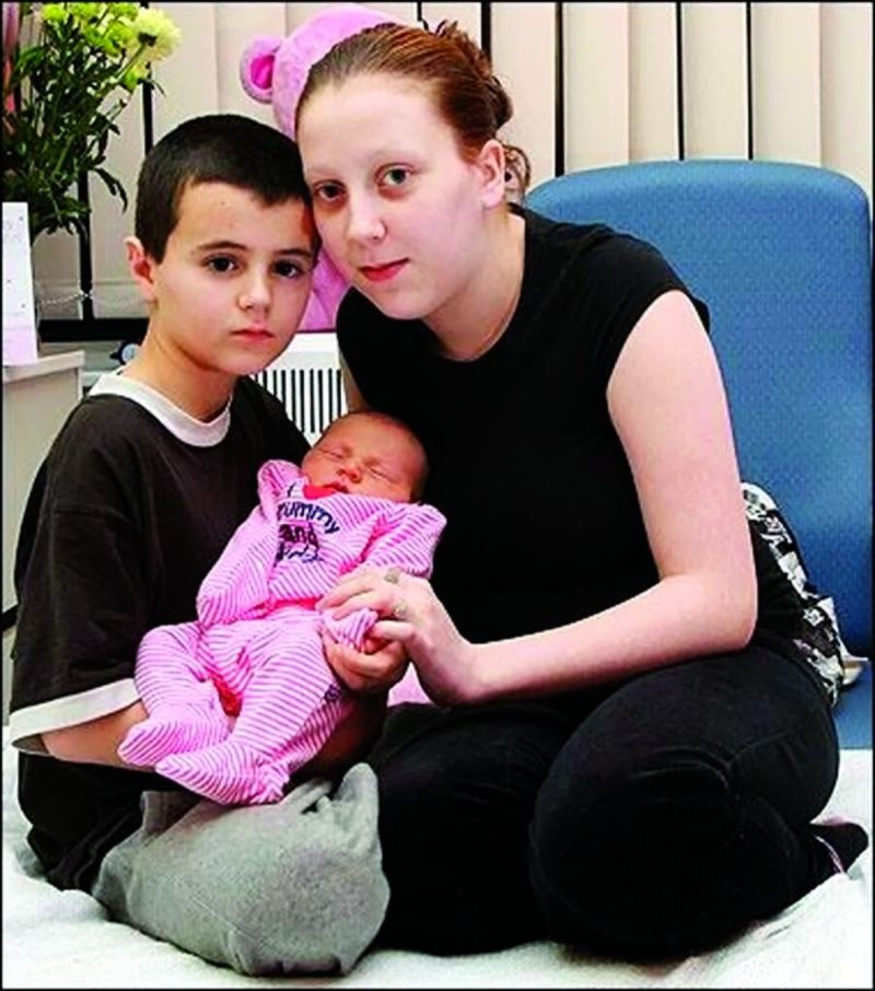 عکس گریه دار از کودک 9 ساله ای که پدر شده/ تصویر عکس گریه دار از کودک 9 ساله ای که پدر شده/ تصویر