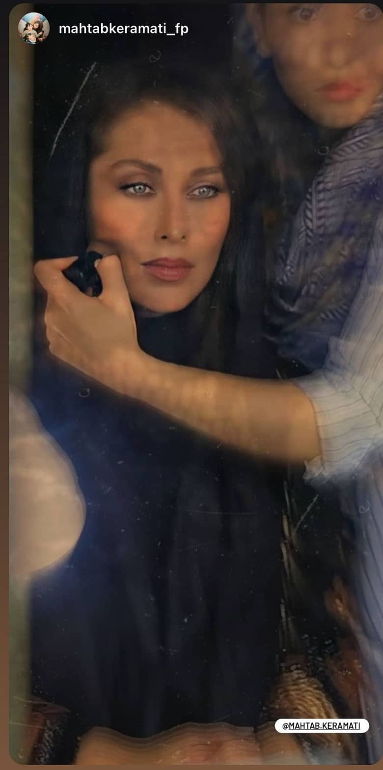 عکس جدید مهتاب کرامتی در حال گریم را ببینید.