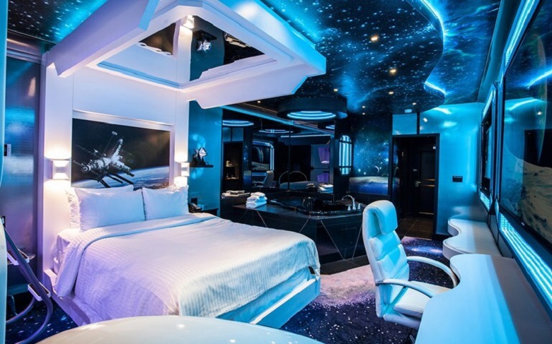 هتل فضایی است