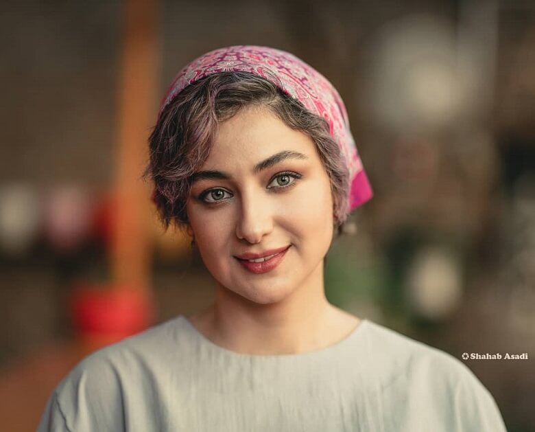 ویدا جوان با تیپ ساده عکس گرفت.