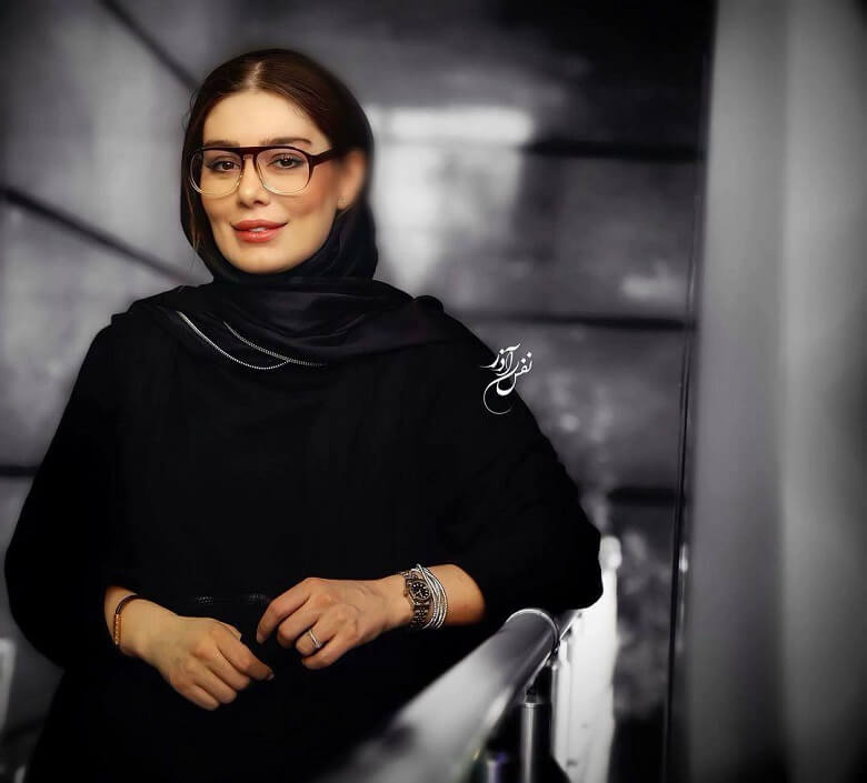 سحر قریشی با استایل مشکی عکس گرفت.