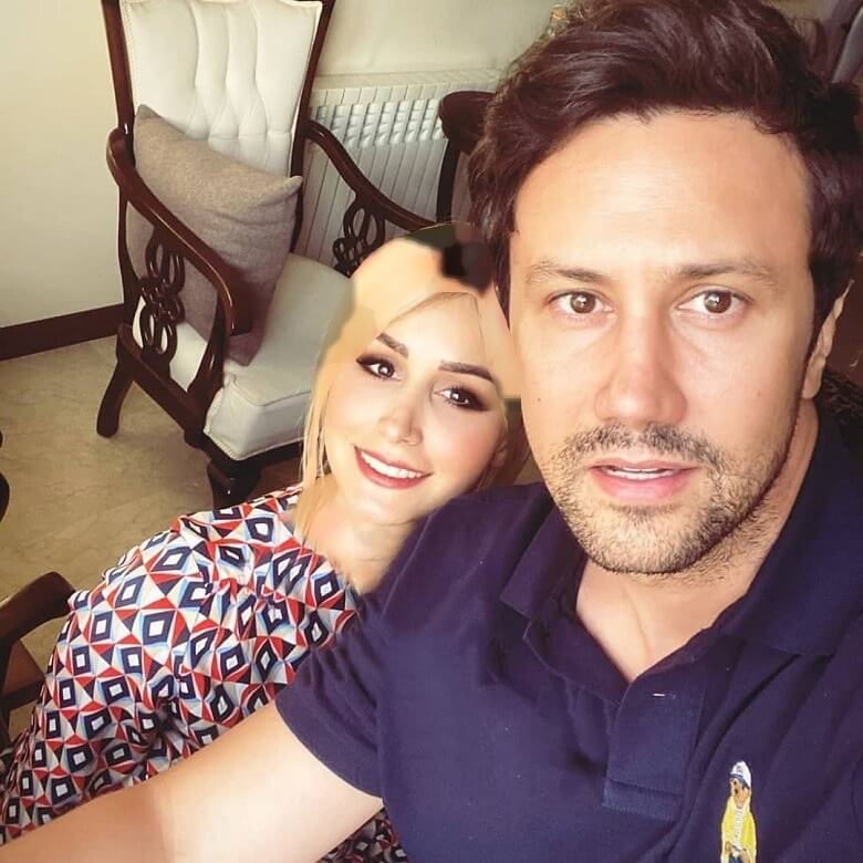 شاهرخ استخری با همسرش عکس خانگی گرفت.