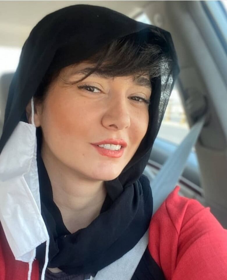 مینا وحید پشت فرمان فیگور گرفت.