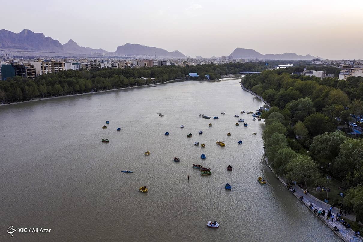 تصاویری جذاب از شوق مردم اصفهان با زنده شدن زاینده رود