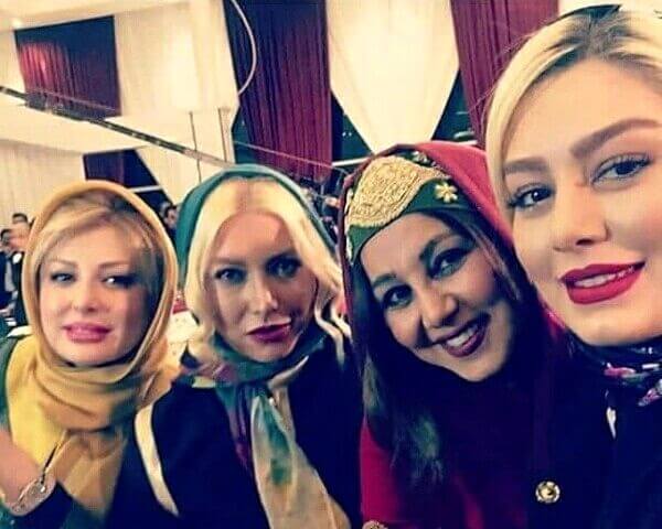 سحر قریشی و رفقا در مهمانی.