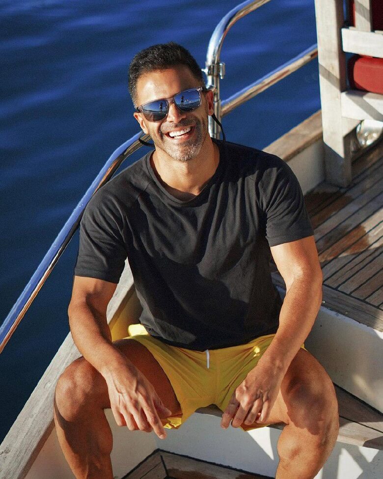 سیروان خسروی در کشتی لوکس تفریح می کند.