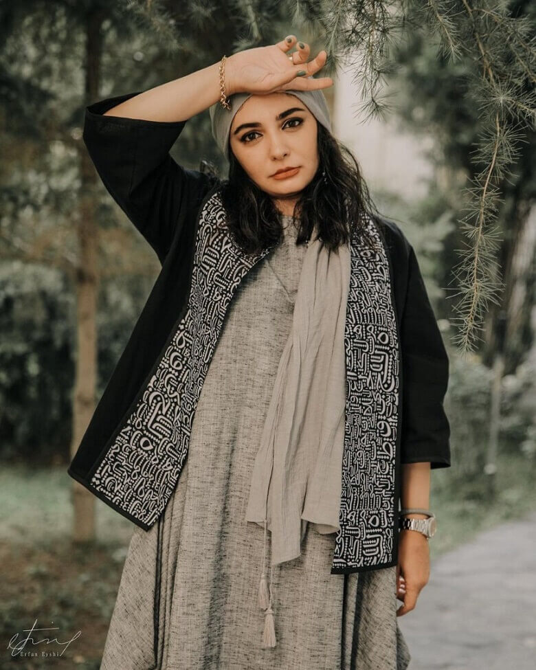 لیندا کیانی استایل مدرن را در لباس جدیدش تلفیق کرد.