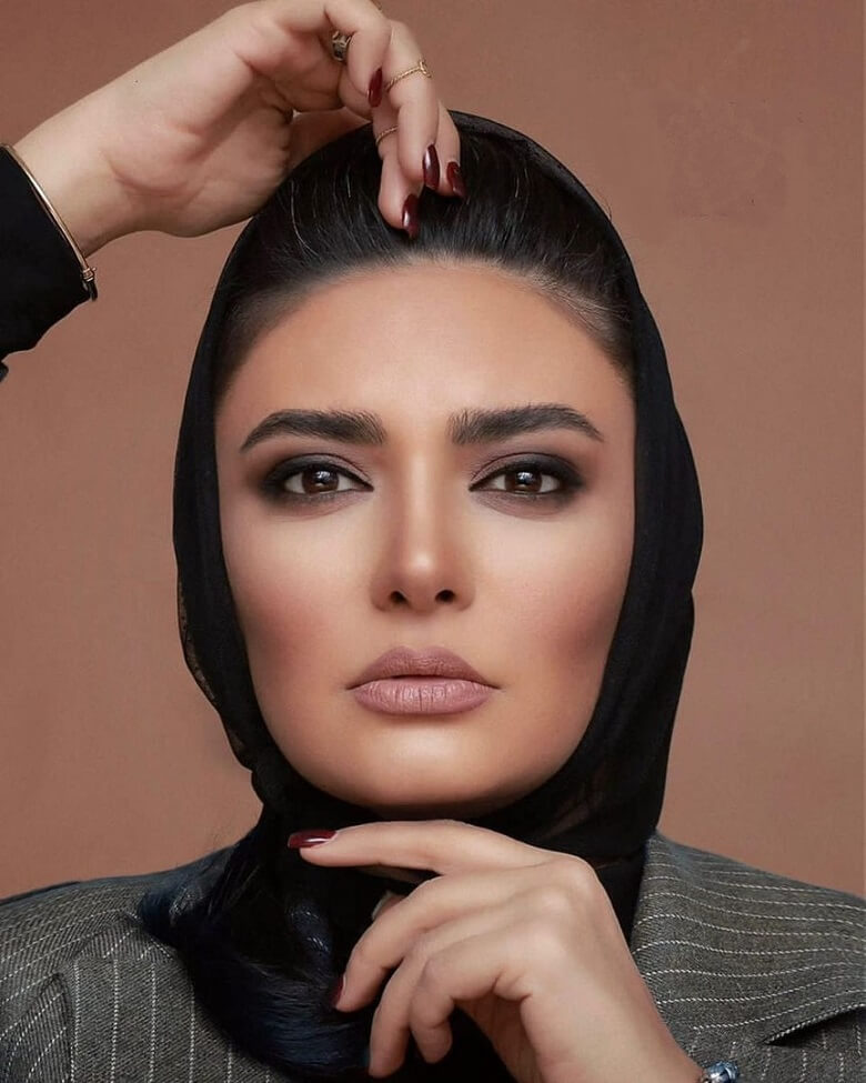 لیندا کیانی هماهنگ با استایل جدیدش برنزه کرد.