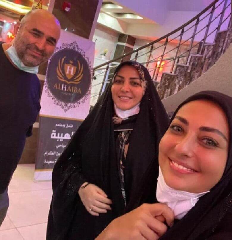 نفیسه روشن و مجری خبرساز در کربلا عکس گرفتند.