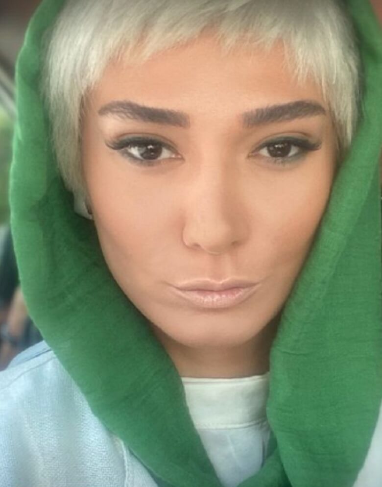 مینا وحید از گریم جالبش با موهای بلوند رونمایی کرد.