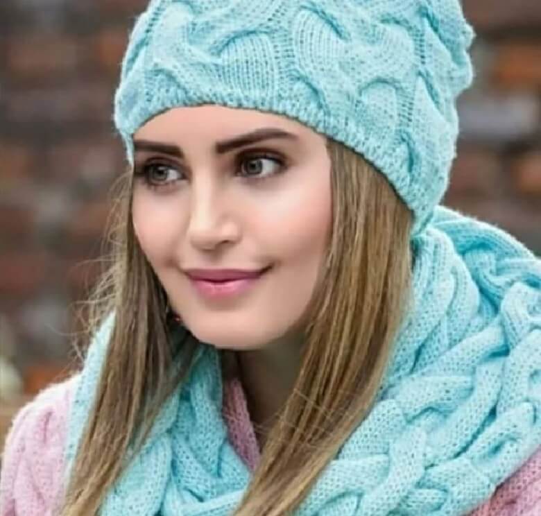 الناز شاکر دوست با کلاه و شال گردن ست دیده شد.