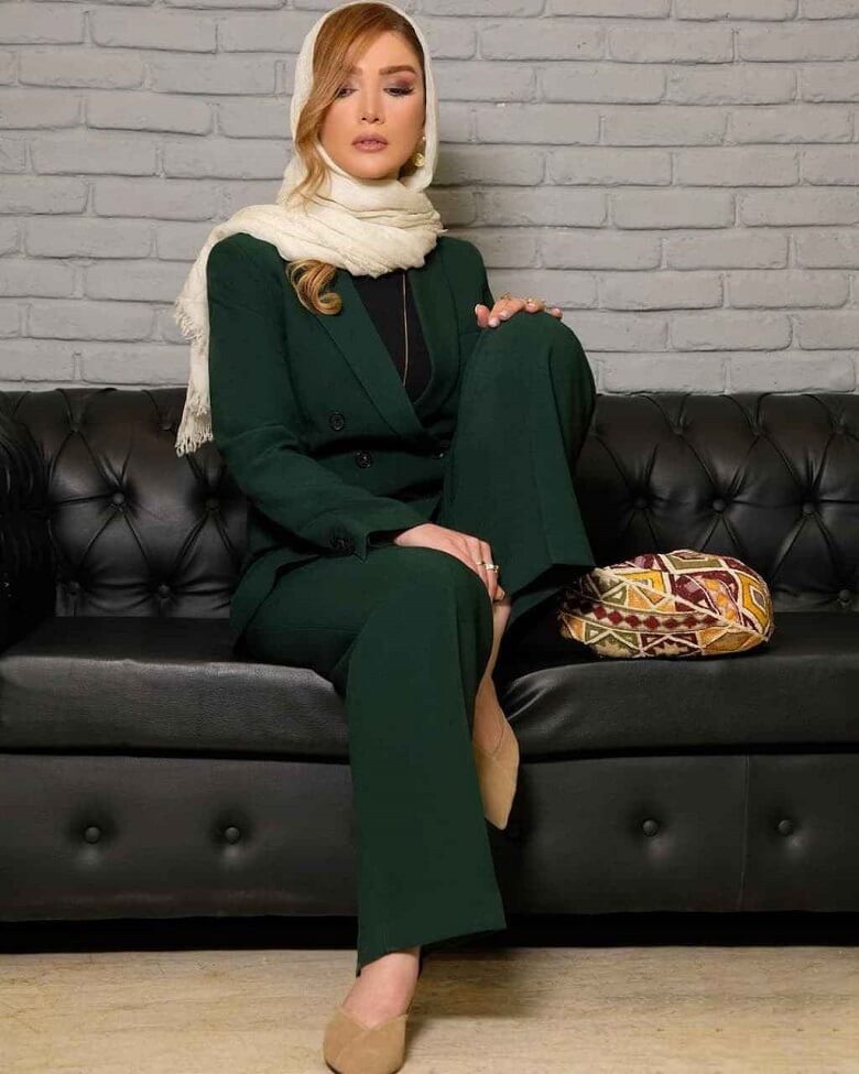 متین ستوده با کت و شلوار رسمی دیده شد.