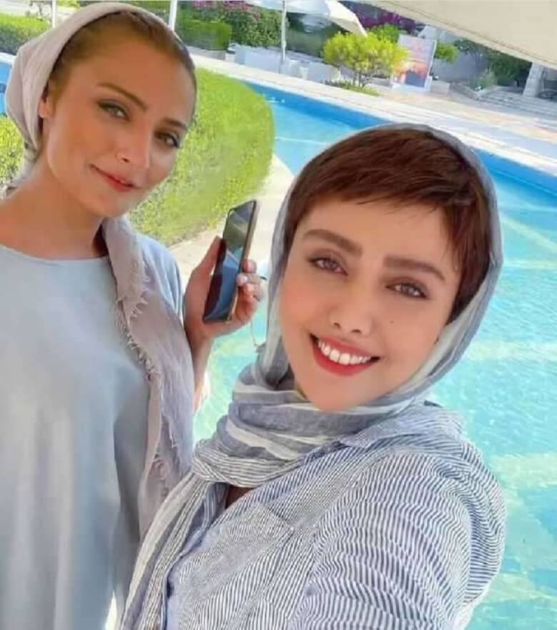 دو بازیگر زن جوان سریال جزیره در کنار هم عکس گرفتند.