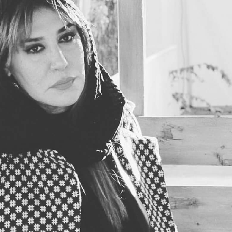 نسیم ادبی پس از مرگ همسرش غمگین است.