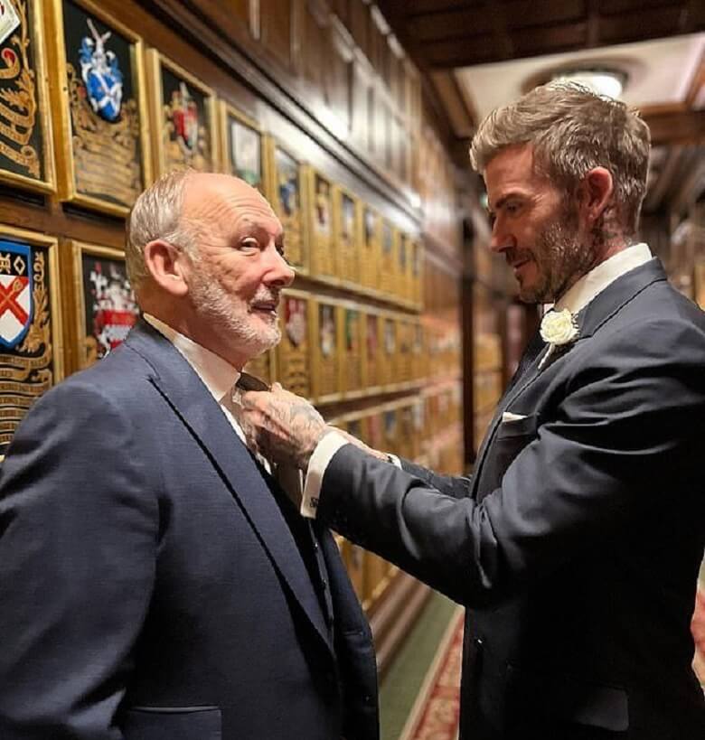 دیوید بکام ساقدوش پدرش شده.