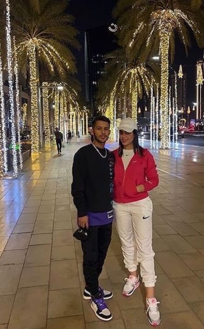 مهدی قائدی و همسرش به دل شب زده اند.